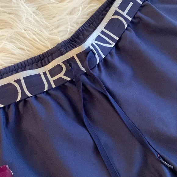 UNDER ARMOUR shorts - Picture 2 of 9